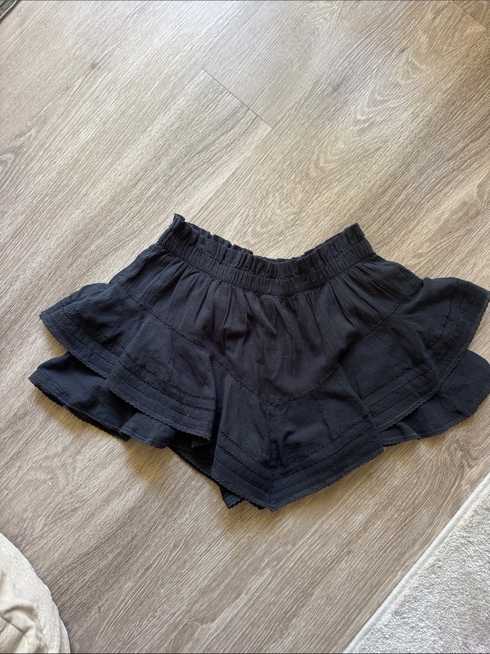aerie Black Ruffle Tier Skort Shorts